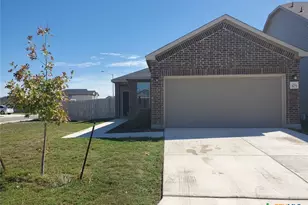 305 Dakota Crk, New Braunfels, TX 78130 - Photo 2