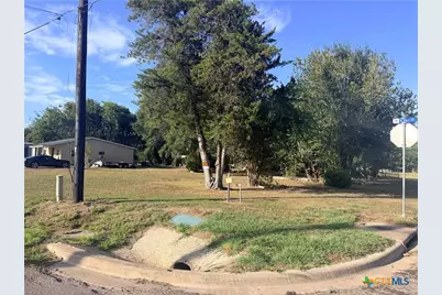 506 N East St, Edna, TX 77957 - Photo 4