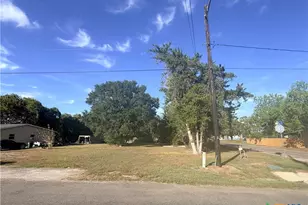 506 N East St, Edna, TX 77957 - Photo 1
