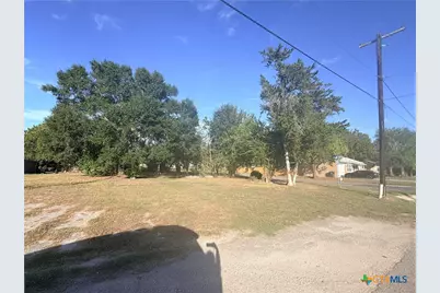 506 N East St, Edna, TX 77957 - Photo 2