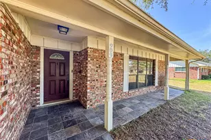 909 Anderson St, Hearne, TX 77859 - Photo 2
