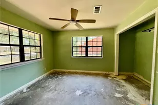 909 Anderson St, Hearne, TX 77859 - Photo 12
