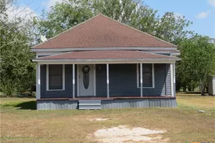 308 N Pumphrey, Edna, TX 77957 - Photo 2