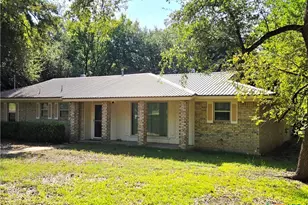 1408 W 4th St, Lampasas, TX 76550 - Photo 2