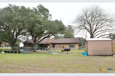 904 Carroll Dr, Yoakum, TX 77995 - Photo 6