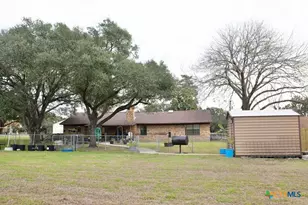 904 Carroll Dr, Yoakum, TX 77995 - Photo 6