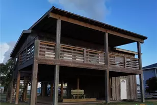 133 Marshall Johnson Ave, Port Lavaca, TX 77979 - Photo 1