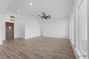 152 Creekwood Dr, Gonzales, TX 78629 - Photo 6