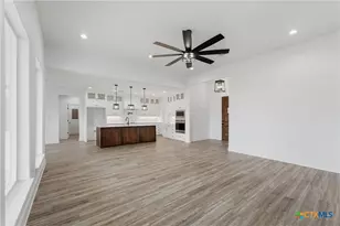 152 Creekwood Dr, Gonzales, TX 78629 - Photo 10