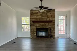 330 Grandview Dr, San Marcos, TX 78666 - Photo 2