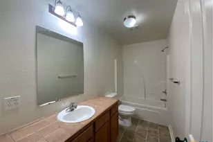 200 Sandstone Dr, Jarrell, TX 76537 - Photo 10