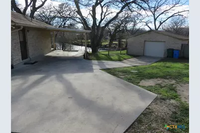 900 Boenig Street, Seguin, TX 78155 - Photo 12