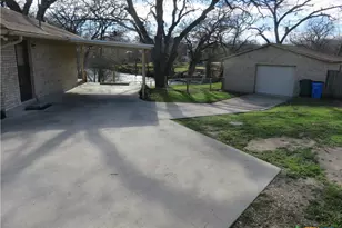900 Boenig St, Seguin, TX 78155 - Photo 12