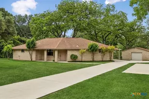 900 Boenig St, Seguin, TX 78155 - Photo 10