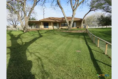 900 Boenig Street, Seguin, TX 78155 - Photo 8