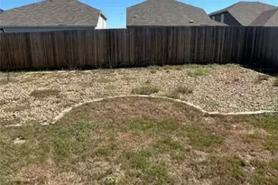 819 Summit Ter, Seguin, TX 78155 - Photo 16