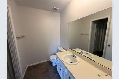 114 Kreekview Drive, Victoria, TX 77904 - Photo 8