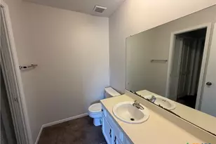 114 Kreekview Dr, Victoria, TX 77904 - Photo 8