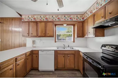 302 Brooks Road, Victoria, TX 77904 - Photo 10
