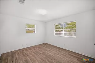 302 Brooks Rd, Victoria, TX 77904 - Photo 16