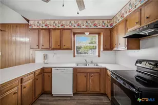 302 Brooks Rd, Victoria, TX 77904 - Photo 10