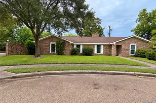 303 Milton St, Victoria, TX 77901 - Photo 1