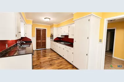 303 Milton Street, Victoria, TX 77901 - Photo 14