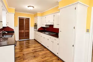 303 Milton St, Victoria, TX 77901 - Photo 14
