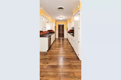 303 Milton Street, Victoria, TX 77901 - Photo 18
