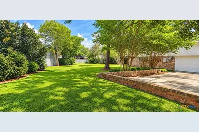 303 Milton Street, Victoria, TX 77901 - Photo 4