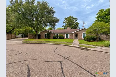 303 Milton Street, Victoria, TX 77901 - Photo 2