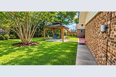 303 Milton Street, Victoria, TX 77901 - Photo 8