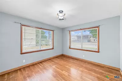 512 N Avenue F, Shiner, TX 77984 - Photo 18