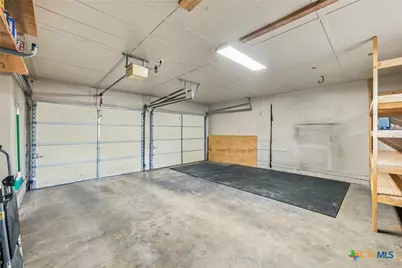 512 N Avenue F, Shiner, TX 77984 - Photo 2