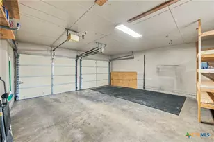 512 N Ave F, Shiner, TX 77984 - Photo 2