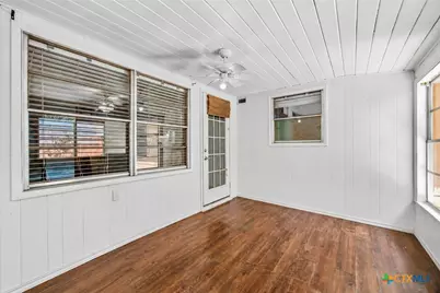 512 N Avenue F, Shiner, TX 77984 - Photo 26