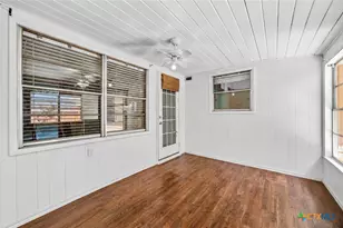 512 N Ave F, Shiner, TX 77984 - Photo 26