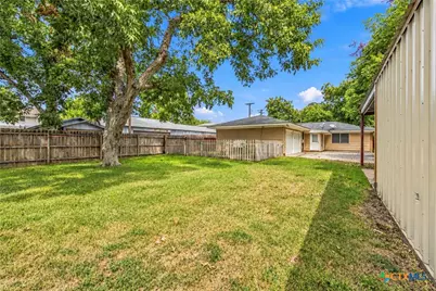 512 N Avenue F, Shiner, TX 77984 - Photo 10