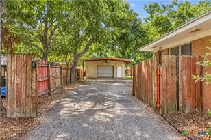 512 N Ave F, Shiner, TX 77984 - Photo 8