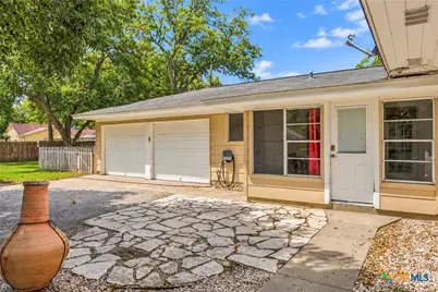512 N Avenue F, Shiner, TX 77984 - Photo 6