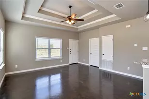 911 E Seideman St, Seguin, TX 78155 - Photo 4