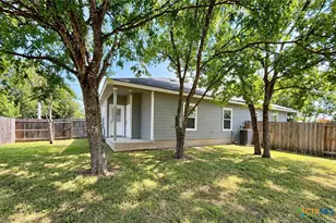 911 E Seideman St, Seguin, TX 78155 - Photo 18