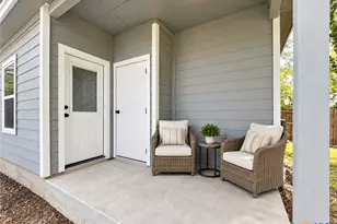 911 E Seideman St, Seguin, TX 78155 - Photo 14