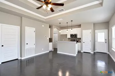 911 E Seideman Street, Seguin, TX 78155 - Photo 6