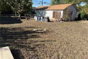 318 S 29th St, Temple, TX 76504 - Photo 2