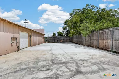 295 N Krueger Avenue, New Braunfels, TX 78130 - Photo 8