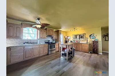 450 W Kruse Avenue, Port Lavaca, TX 77979 - Photo 16