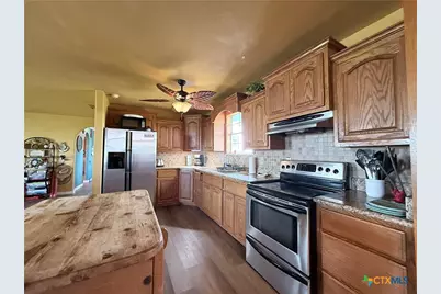 450 W Kruse Avenue, Port Lavaca, TX 77979 - Photo 18