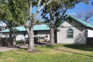 450 W Kruse Ave, Port Lavaca, TX 77979 - Photo 1