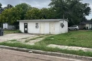 1015 Ash St, Victoria, TX 77901 - Photo 1